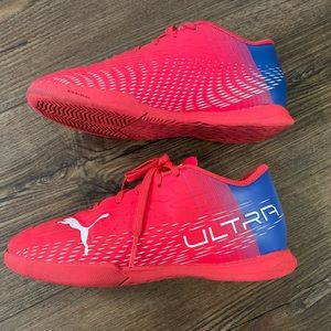 Hardly worn kids indoor turf cleats